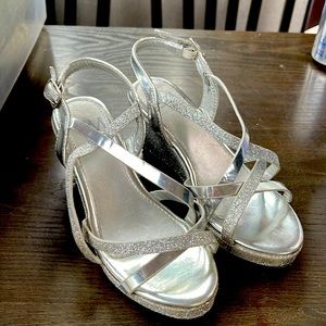 Girls size 1   dressy sparkly Wedge